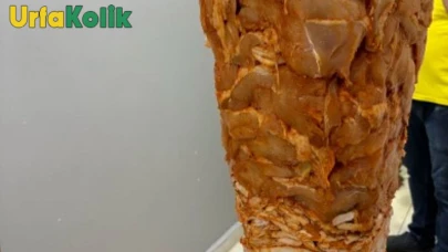 Şanlıurfa'da Döner İçerisine Karışmış Çiğ Tavuk Eti Tespit Edildi: Tehlikeli Ürünler Yok Edildi