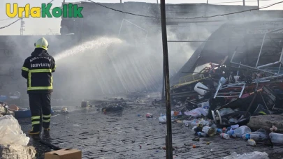 Şanlıurfa'da Geri Dönüşüm Tesisinde Çıkan Yangın Paniğe Neden Oldu!
