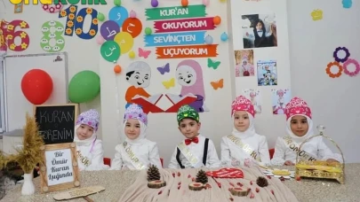 MİNİKLER KUR'AN'A GEÇMENİN MUTLULUĞUNU YAŞIYOR