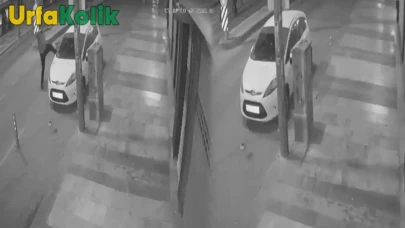 Şanlıurfa'da Araç sahibinin gözü önünde park halindeki araca saldıran kişi kameraya yansıdı!