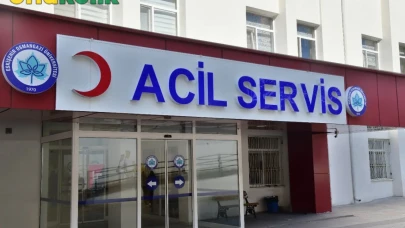 Karaköprü'de Trafik Kazası: Polis Yunus Timi İle Otomobil Kafa Kafaya Çarpıştı