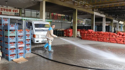 HALİLİYE BELEDİYESİ'NDEN HAL PAZARINDA KAPSAMLI TEMİZLİK ÇALIŞMASI
