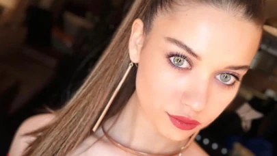 Afra Saraçoğlu Kimdir?