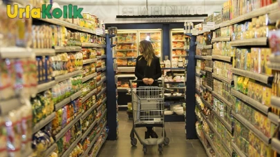 TÜİK verilerine göre toptan ticaret rekor kırarken, perakende sektöründe alarm zilleri çalıyor.