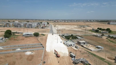 BÜYÜKŞEHİR BELEDİYESİ’NDEN AKÇAKALE’YE YENİ YOL HAMLESİ