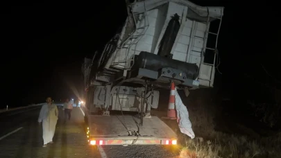 Buğday Yüklü Tır Devrildi