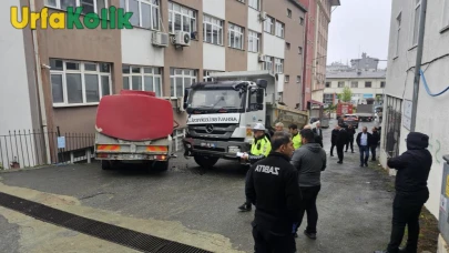 Arhavi'de Mazot Dolu Tanker Kontrolden Çıkarak Belediye Araçlarına ve Kaymakamlık Binasına Çarptı