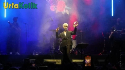 Manuş Baba, Şanlıurfa'da Hayranlarını Coşturarak Unutulmaz Bir Konser Verdi!
