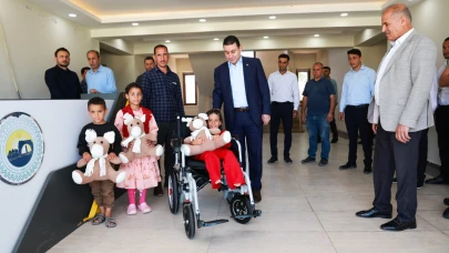Başkan Özyavuz’dan Akülü Sandalye Desteği