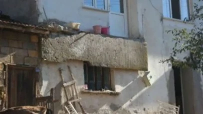 Batman'da Balkon Çöktü