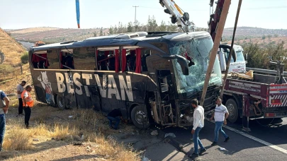 Şanlıurfa'da Yolcu Otobüsü Devrildi