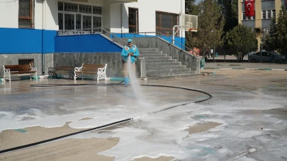 HALİLİYE BELEDİYESİ'NDEN OKULLARDA EĞİTİM ÖNCESİ TEMİZLİK SEFERBERLİĞİ