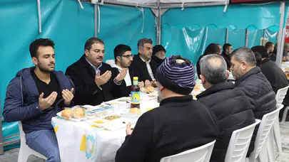 Başkan Canpolat Ve Günbegi, İftar Sofrasında Vatandaşlarla Buluştu