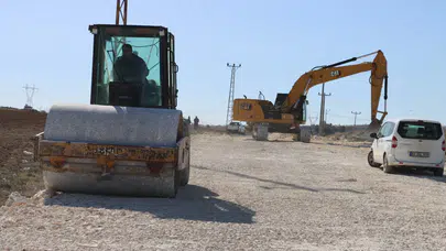 Büyükşehir, Karaköprü’de 14 Km’lik Grup Yolunu Sıcak Asfaltla Buluşturuyor