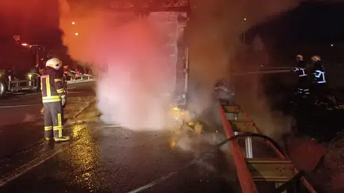 Şanlıurfa–Gaziantep otoyolunda TIR yangını