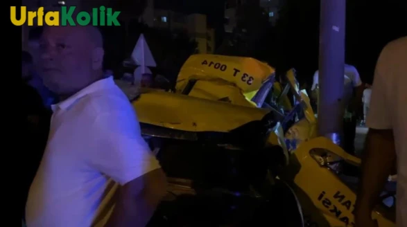 Mersin'de korkunç kaza: Araç direğe çarptı, 2 kişi hayatını kaybetti