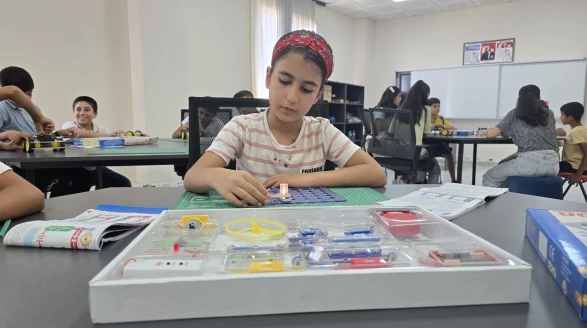 Eyyübiyeli Çocuklar Robotik Kodlama Öğreniyor