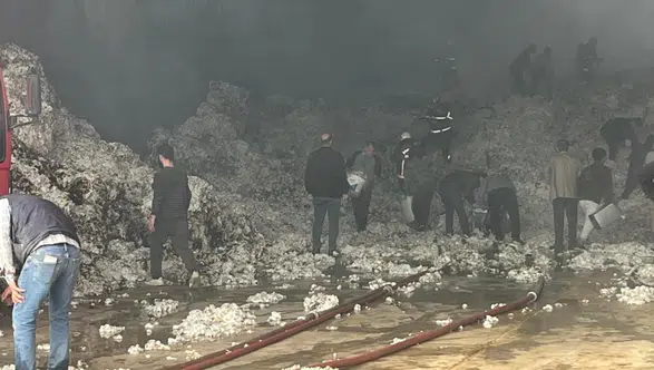 Şanlıurfa’nın Viranşehir ilçesinde çırçır fabrikasında yangın: Pamuk balyaları kül oldu