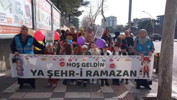 4-6 Yaş Kur’an Kursu Öğrencilerinden Ramazan Yürüyüşü