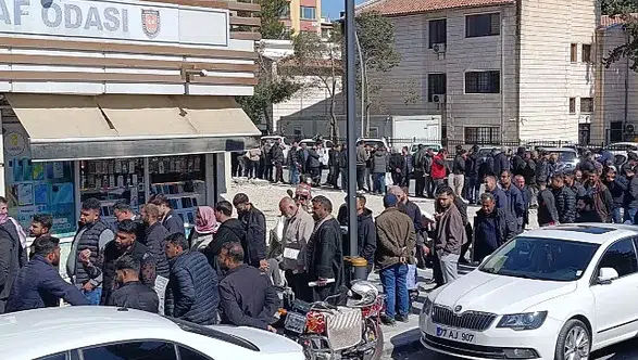 Şanlıurfa'da Yüzlerce Kişi APP Plaka Kuyruğu Oluşturdu