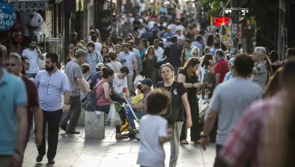 Türkiye Nüfusunun Yüzde 49,98’ini Kadınlar Oluşturdu