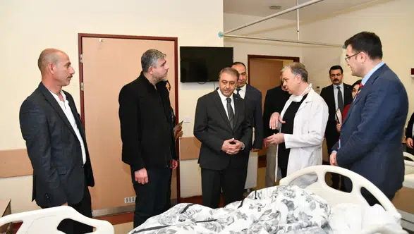 Vali Hasan Şıldak, Siverek’te Yaralanan Öğrenci ve Öğretmenleri Ziyaret Etti