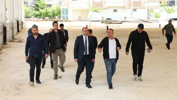 Başkan Nihat Çiftçi, Modern Semt Pazarı Çalışmalarını İnceledi