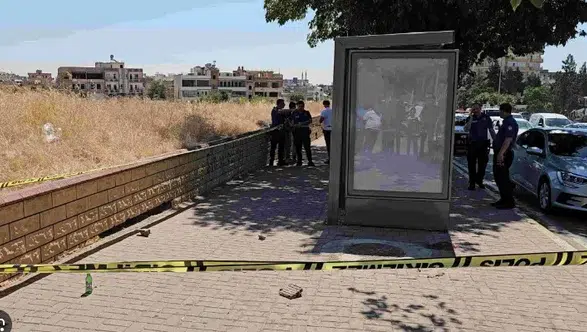 Şanlıurfa'da Boşanma Aşamasındaki Eşini Otobüs Durağında Vurdu