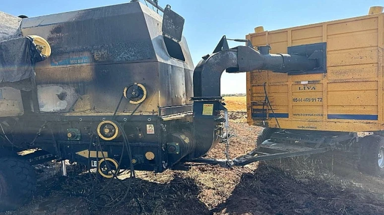 Şanlıurfa'da Biçerdöver Alev Aldı ve Tarlayı Kül Etti
