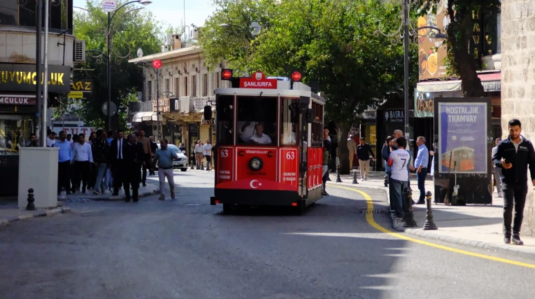 Şanlıurfa'da Divanyolu Yayalaştırma Projesi İle Tarihi Bölge Canlanıyor