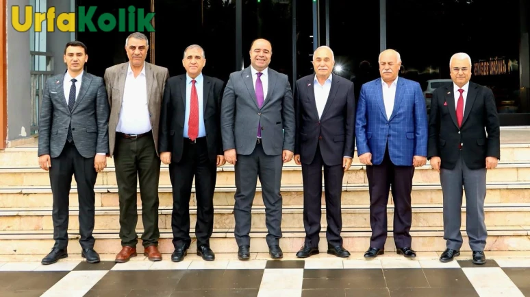 Tarım ve Orman eski Bakanı Ahmet Eşref Fakıbaba, Şanlıurfa Büyükşehir Belediye Başkanı Zeynel Abidin Beyazgül'ü ziyaret etti.