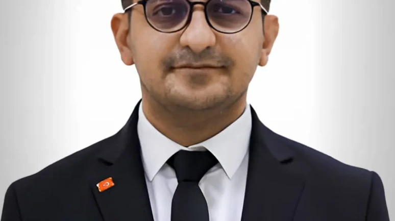Meclis Üyesi, Polise Yumruk Atıp Cumhurbaşkanına Hakaret Ettiği İçin Tutuklandı