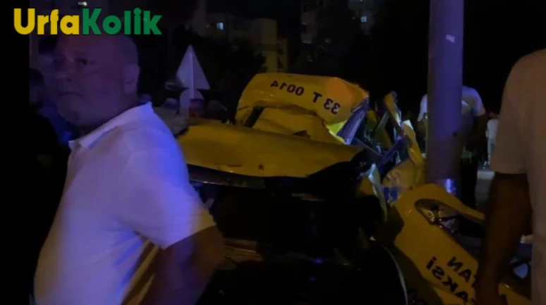 Mersin'de korkunç kaza: Araç direğe çarptı, 2 kişi hayatını kaybetti
