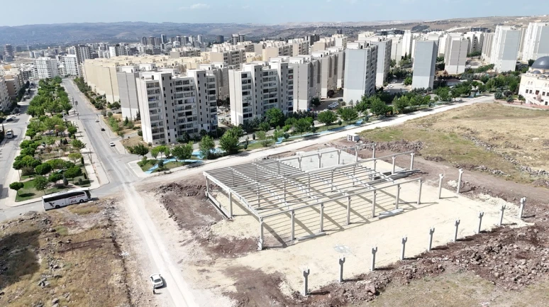 KARAKÖPRÜ’DE PAZAR YERLERİ MODERN BİR YAPIYA KAVUŞUYOR