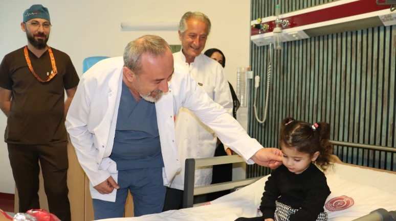 3 Yaşındaki Şehed Muhammed Hrü’de Hayata Tutundu
