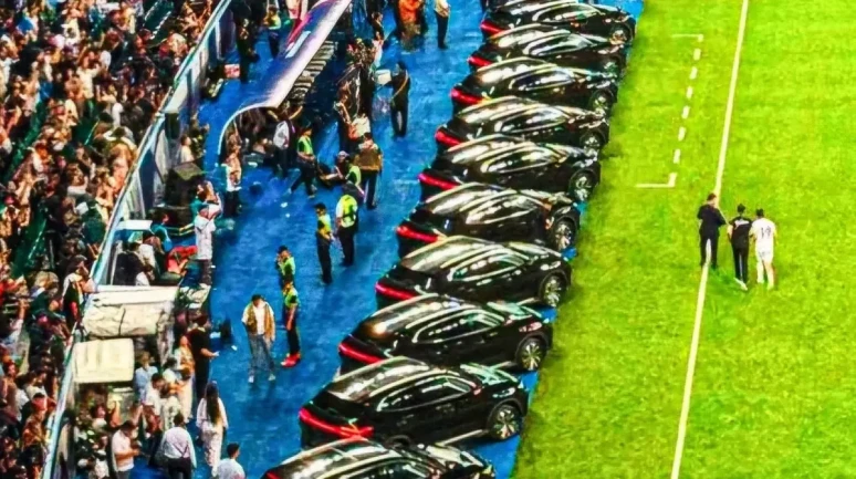 Cumhurbaşkanı'ndan Tüm Futbolculara Araba Hediyesi