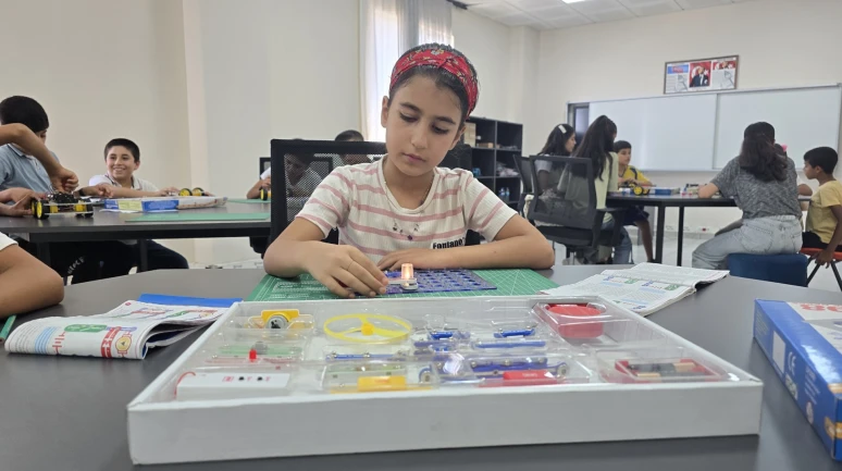 Eyyübiyeli Çocuklar Robotik Kodlama Öğreniyor