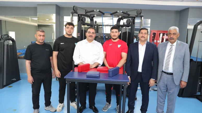 Başkan Canpolat'tan Dünya Şampiyonu Ocakoğlu'na Moral Ziyareti
