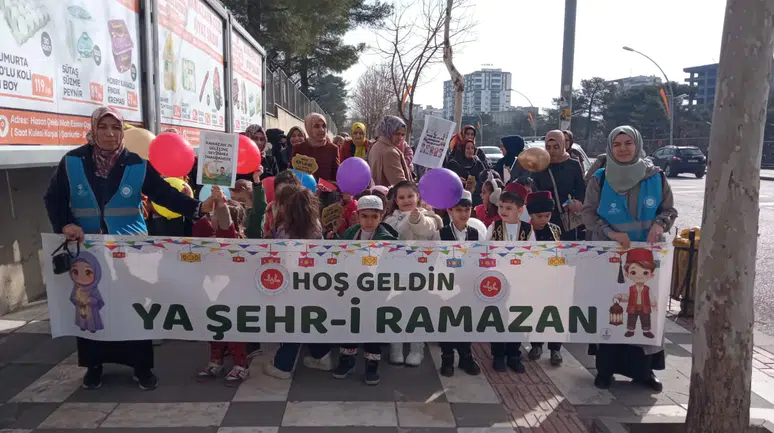 4-6 Yaş Kur’an Kursu Öğrencilerinden Ramazan Yürüyüşü