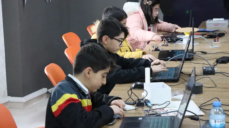 Karaköprü’nün Minik Mucitleri Teknofest’e Hazırlanıyor