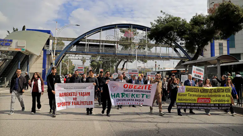 Şanlıurfa’da Dünya Sağlık Günü Yürüyüşü Düzenlendi