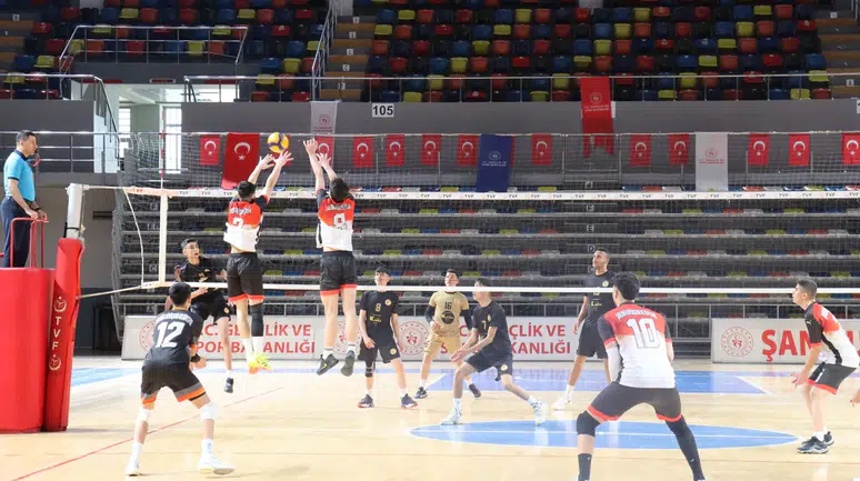 Şanlıurfa Büyükşehir Belediyesi Genç Erkekler Voleybol Takımı Filede İddialı