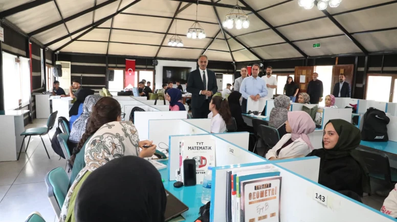 Başkan Kuş ve Elgün Üniversite Adaylarıyla Buluştu