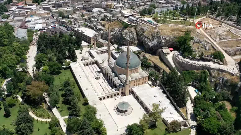 Halil-Ür Rahman Camii Asırlara Meydan Okuyor