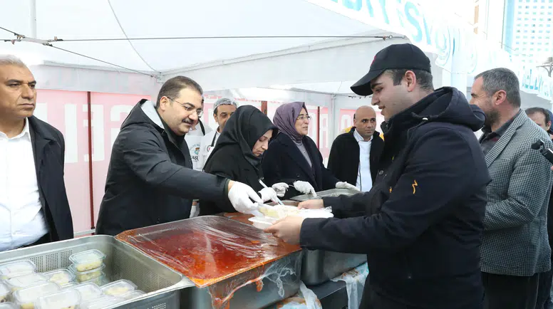 Başkan Canpolat Ve Vekil Yazmacı, İftar Sofrasında Vatandaşlarla Buluştu